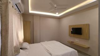 Hotel Parth Family Lodge & Restaurant - 7