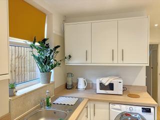 Modern 3 Bed, 2 Bath House in Central Canterbury - 2