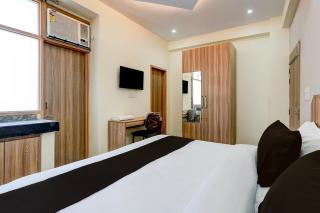 Super Townhouse Sector 18 Udhyog Vihar - 5