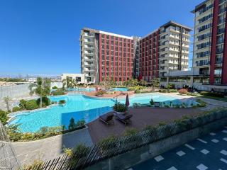 1BR Condo with Balcony I Pool I Gym Near Airport and Mall - 5
