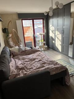 Room 1 km from tomorrowland - 8