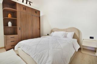 Luxury 3BR Penthouse Huge Terrace New Cairo Prime location - 8