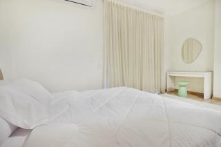 Luxury 3BR Penthouse Huge Terrace New Cairo Prime location - 4