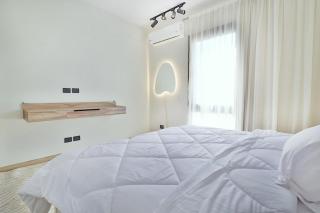 Luxury 3BR Penthouse Huge Terrace New Cairo Prime location - 5