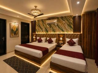Hotel Premium B'Lamount Near Delhi Airport - Free Airport Pick Up & Drop - 0