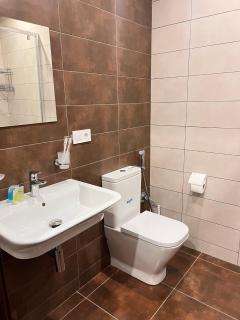 Modern Apartment with City View and Free Parking - 7