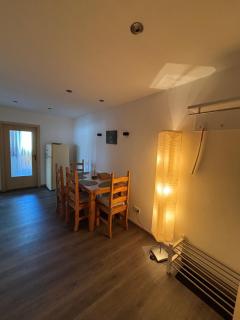 Haus Waldesruh, 3 Ferienwohnungen - 6