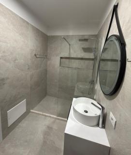 Kev's Apartments one - 8
