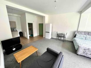 The Limes! Flat 3 Private Studio Apartment - 0