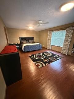 Elegant Peaceful Lakefront Escap - 4