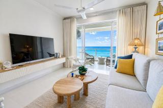 Anarma Oceanfront Apartment - 9