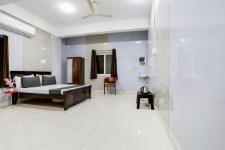 Hotel O by OYO Veduka Banquets & Luxury Rooms - 1