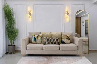Spacious 4BR Penthouse Patio Perfect for Groups - 9
