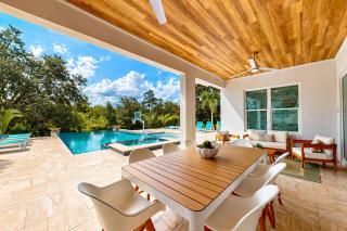 W451J - Glamorous Getaway With Themed Bedrooms at Reunion - 0