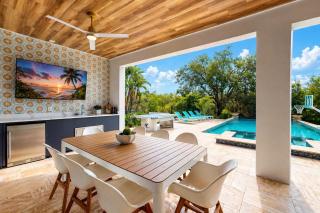 W451J - Glamorous Getaway With Themed Bedrooms at Reunion - 7