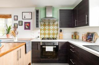 NEW Lovely 2Bed 2Bath-Parking-By FabAccommodation - 4