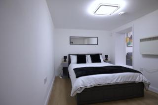 Newly Refurbished Bradford City Centre Flat - 1