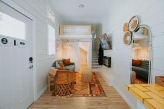 The Frida Tiny House-Hot Tub-Pet Friendly-No Pet Fee! - 8