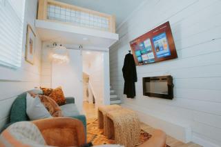 The Frida Tiny House-Hot Tub-Pet Friendly-No Pet Fee! - 1