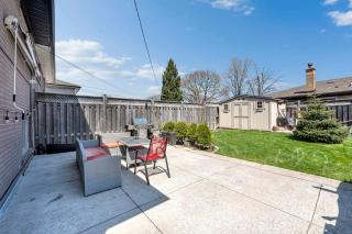4BR Family Home with Backyard & Parking - 5