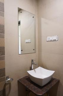 The Royal Crest Inn - 1
