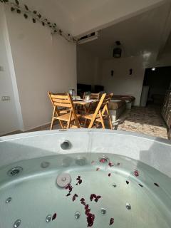 panorama pyramids and jacuzzi - 9