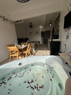 panorama pyramids and jacuzzi - 3