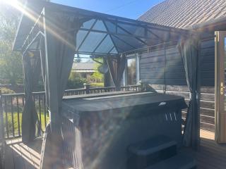 Norfolk 3 bedroom lodge with hot tub - 8