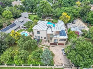Refined luxury home - 3