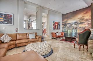 Refined luxury home - 2