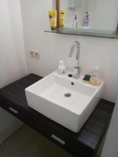 Loveroom waterloo, Suite romantique avec Jacuzzi et sauna privatifs - 1
