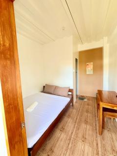 Wander Inn Valencia - 4