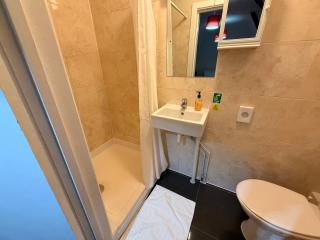 Budget Studio for 3 with sofa bed & Free Parking - 2nd floor - 6