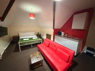 Budget Studio for 3 with sofa bed & Free Parking - 2nd floor - 3