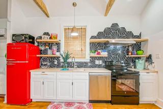 Vibrant Cottage with Parking Long Stays - 4