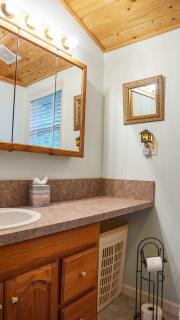 Cozy 2-bed cabin looking over Palisades Lake - 1