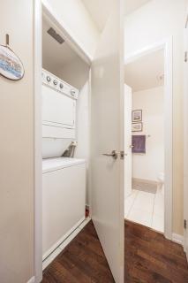 The Treehouse Downtown Toronto Condo! - 4