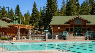 Moosetrack by AvantStay Hot Tub BBQ Deck Tahoe Donner Ski Golf Beach Club Access - Truckee - 7