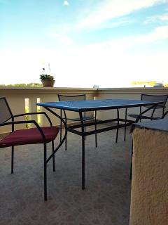 Beautiful room with bathroom first row to the sea with separate shared kitchen - Nin - 8