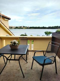 Beautiful room with bathroom first row to the sea with separate shared kitchen - Nin - 6