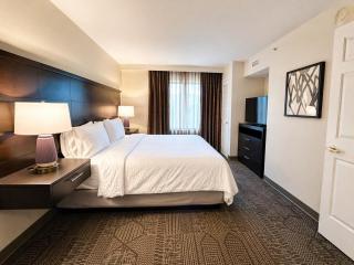 Staybridge Suites Middleton/Madison-West by IHG - 9
