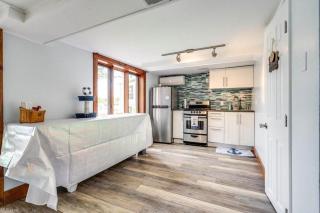 Portage Lakes Escape 5 Bedroom Lakefront with Kayaks - 3