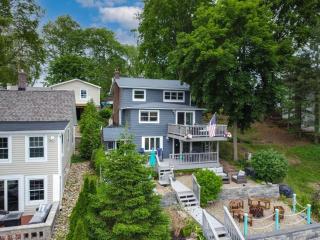 Portage Lakes Escape 5 Bedroom Lakefront with Kayaks - 9