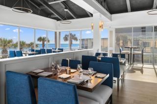 Gentle Whispers Oceanfront King Room 6th Fl - 7