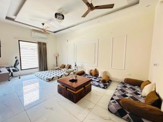 Modern 1BHK flat with AC WiFi Kitchen in Kharar - 9
