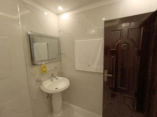 Luxury Suit 1-BHK Apartment Bahria Town - 3