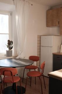 Cosy Castle Flat - Dressing Room - FREE PARKING - 4