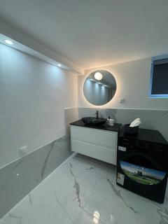 Luxury Suite with Jacuzzi - 8