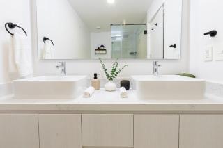 2BDR Condo Beach Downtown Jacuzzi Pool Amenities - 6