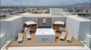 2BDR Condo Beach Downtown Jacuzzi Pool Amenities - 1